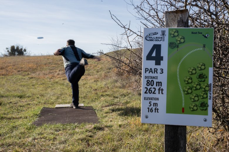 Új sportággal ismerkedhet meg Székelyudvarhely, nemzetközi diszkgolf-versenyt rendeznek