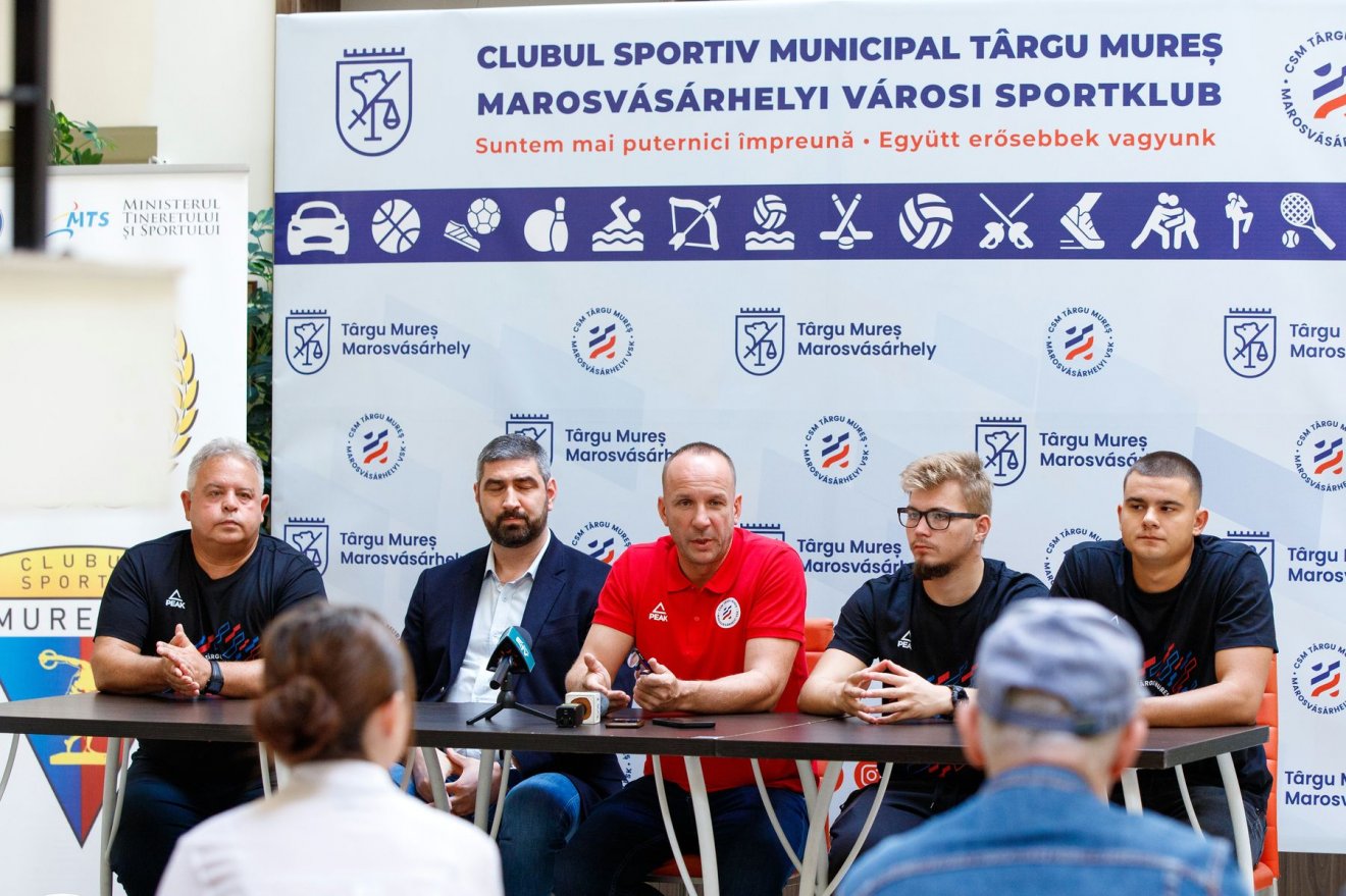 Sajtótájékoztatón ismertették az új tervet •  Fotó: VSK Marosvásárhely