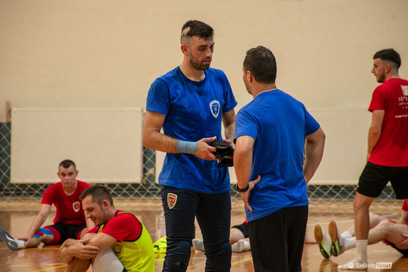 Toniță és Ignat vált pár szót az edzés során •  Fotó: László Ildikó