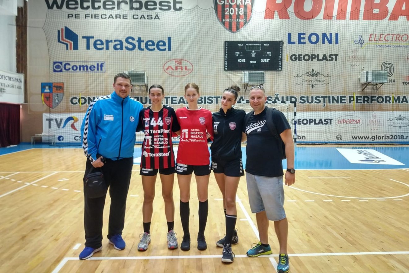 Marius Marocico, Munteanu Korodi Krisztina, Bálint Noémi, Fekete Anna és Mester Zsolt Besztercén •  Fotó: Hargita KK
