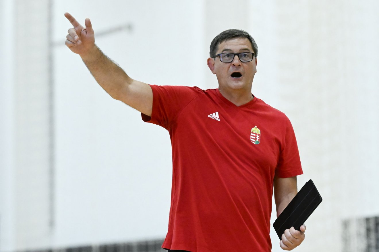 Golovin Vlagyimir, az olimpiai kvótás magyar női kézilabda-válogatott szövetségi kapitánya •  Fotó: MTI/Kovács Tamás