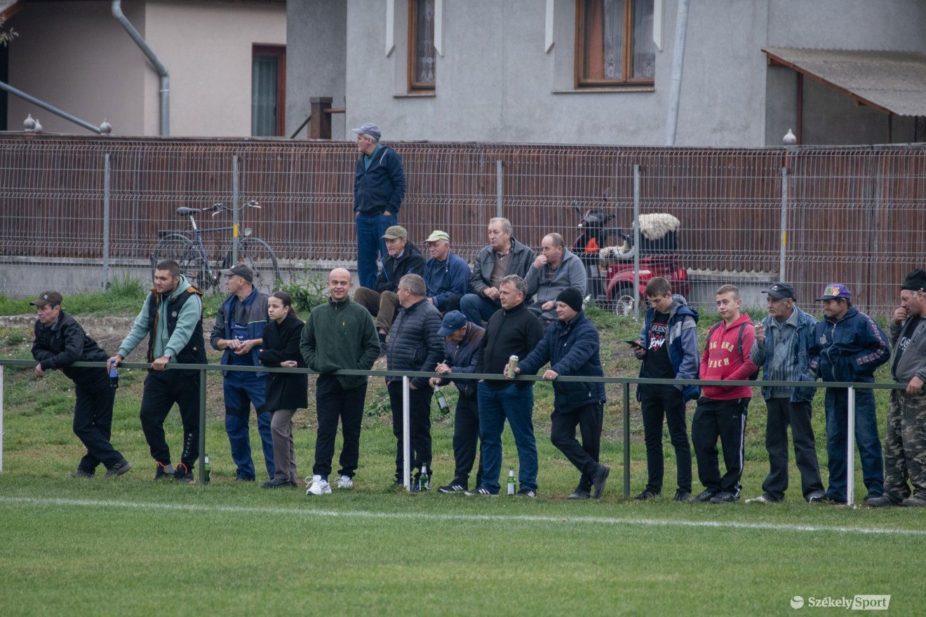 Sokan kíváncsiak voltak a Zetelaka II.–Csekefalva találkozóra •  Fotó: László Ildikó