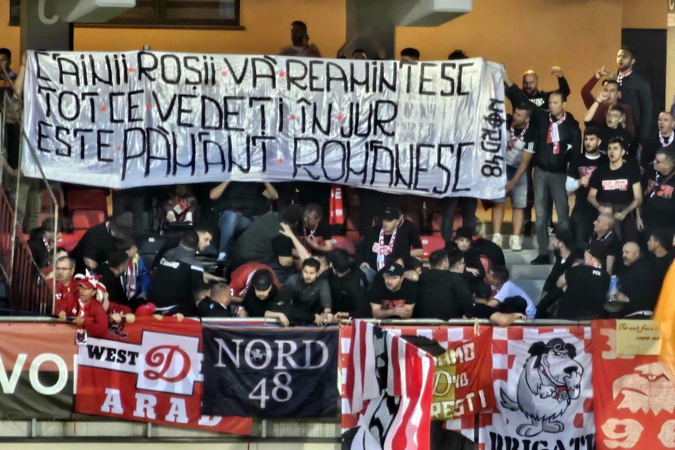 „A piros kutyák emlékeztetnek arra, hogy minden, amit körülötted látsz, román föld.” •  Fotó: Székely Sport