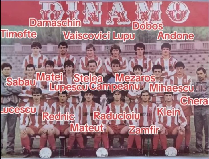 A Bukaresti Dinamo bajnokcsapata Mészáros Alpárral a soraiban az 1989–1990-es szezonban •  Fotó: Mészáros Alpár magángyűjteménye