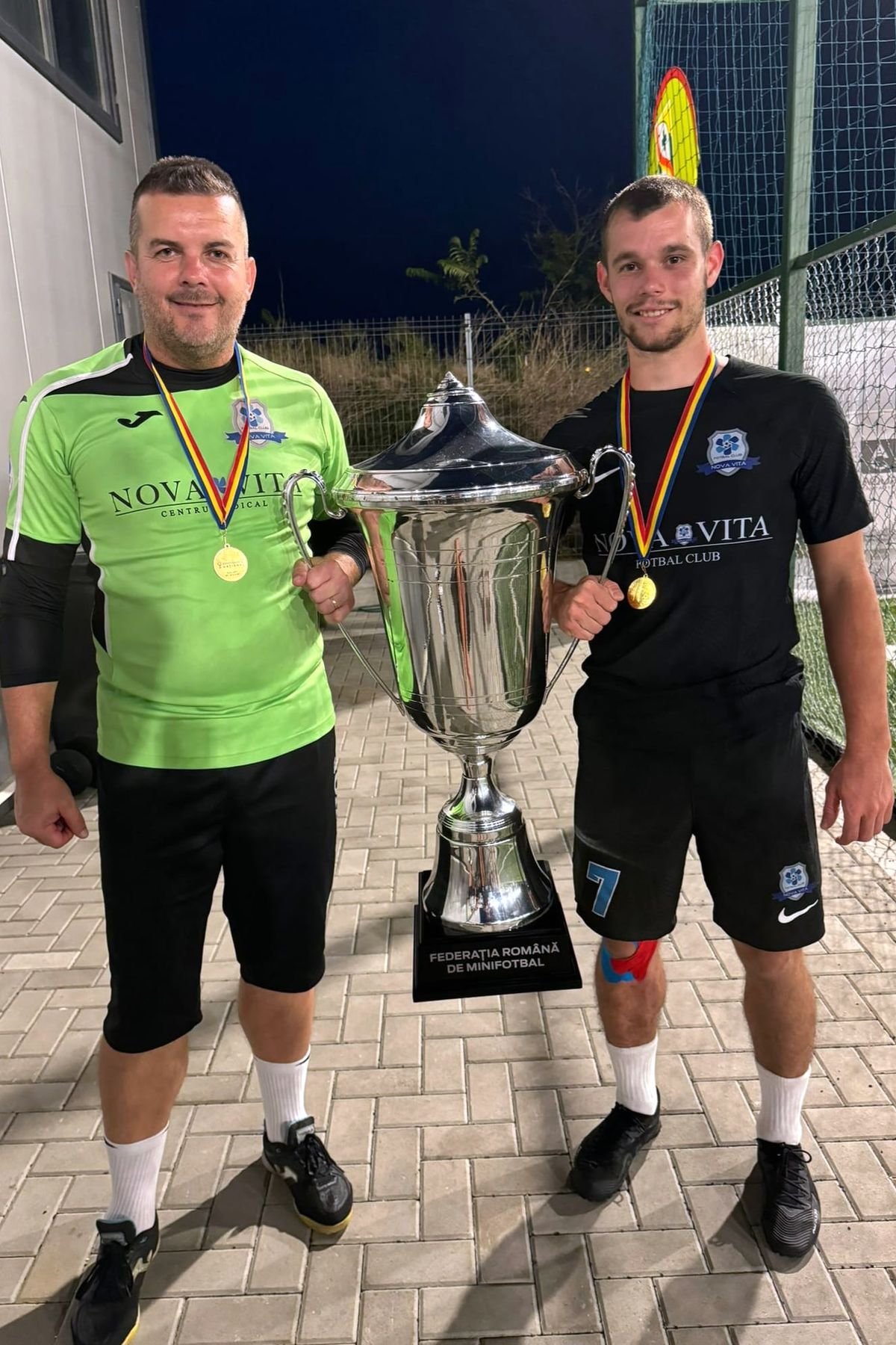 A két székelykeresztúri bajnok, Klein és Bálint •  Fotó: Facebook/Federația Română de Minifotbal