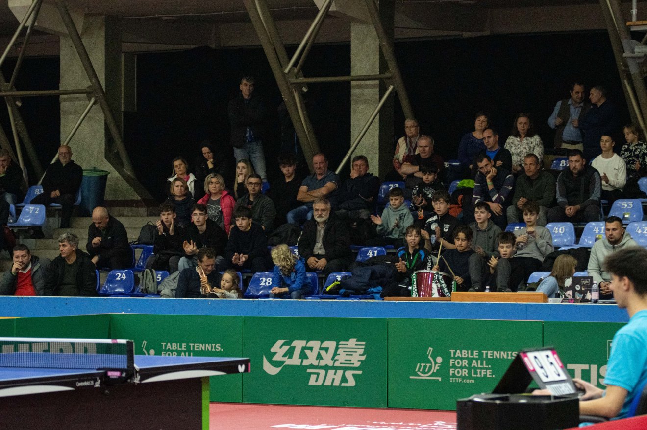 Népes közönség szurkolt a fiúknak • Fotó: László Ildikó