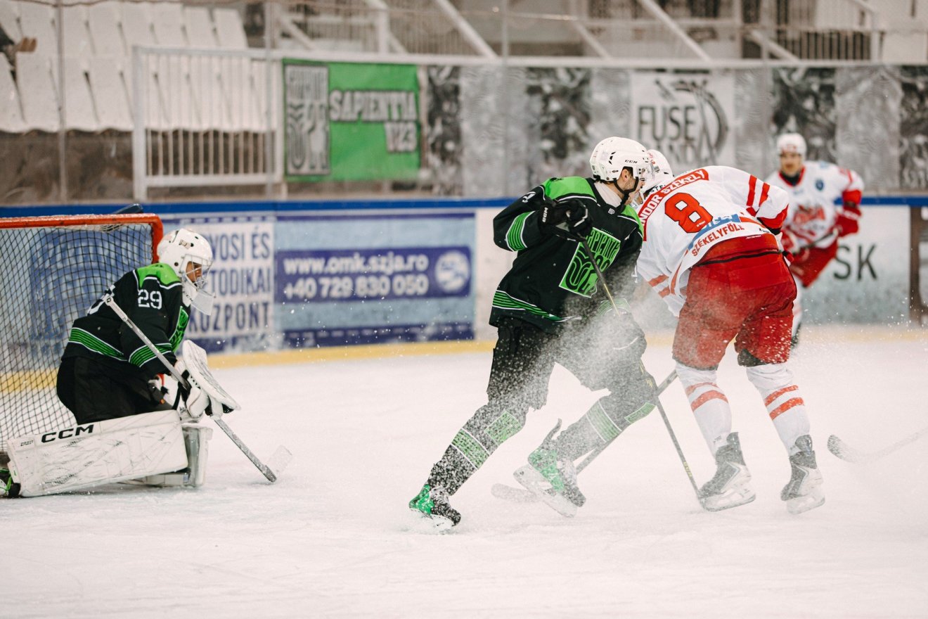 A Sapientia U23 tisztességgel helytállt a címvédő Gyergyói Hoki Klubbal szemben •  Fotó: Facebook/Sapientia U23