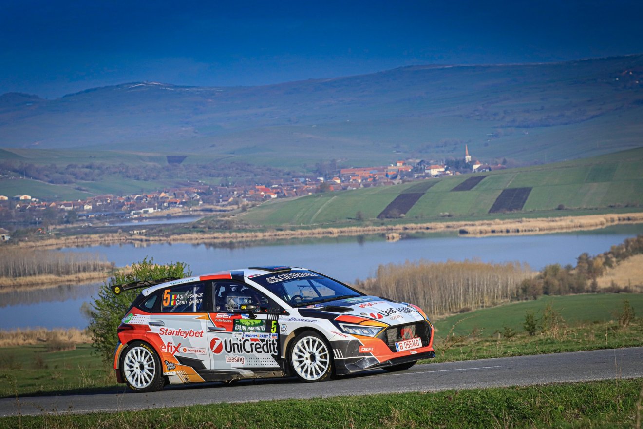 A vasárnap reggeli gondok ellenére az Adrian Teslovan/Cseh Vajk Imre az összetett hetedik helyén végzett •  Fotó: Rallyphoto Hunters