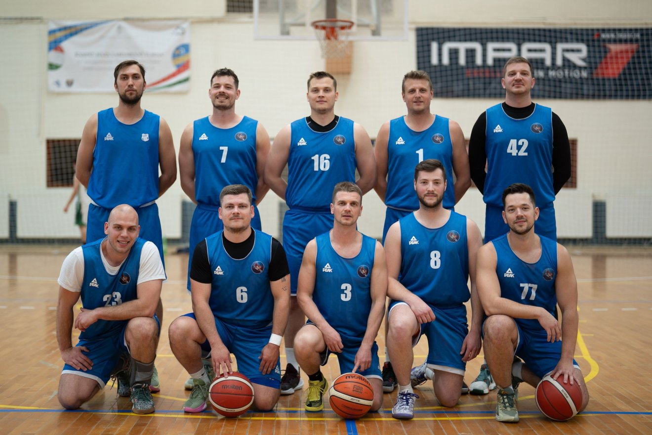 Dinamikus, kemény csapatot alkotnak a Marosvásárhelyi Maros BBB játékosai •  Fotó: Dávid Attila