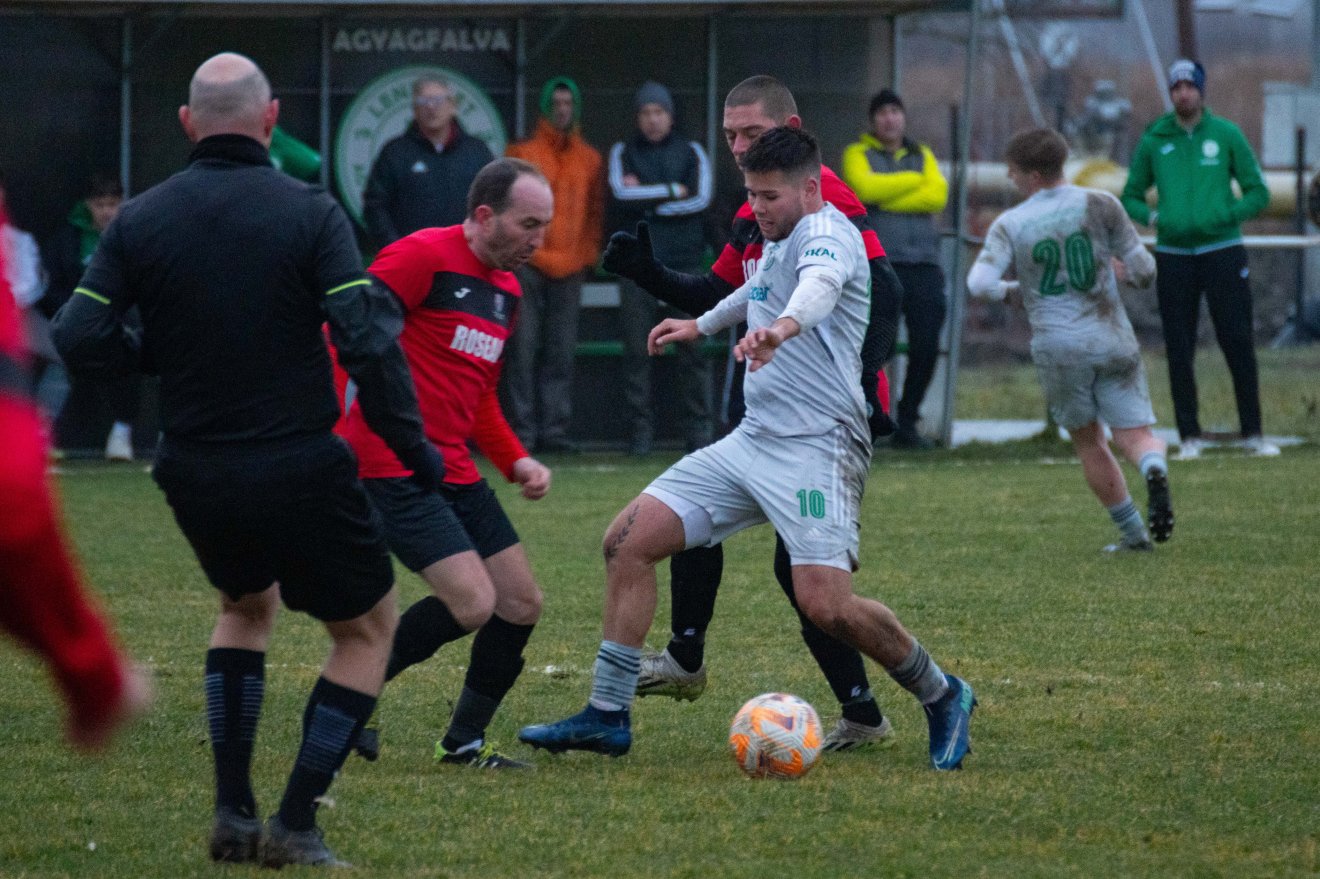 Jelenet az Agyagfalva–Roseal találkozóról •  Fotó: László Ildikó