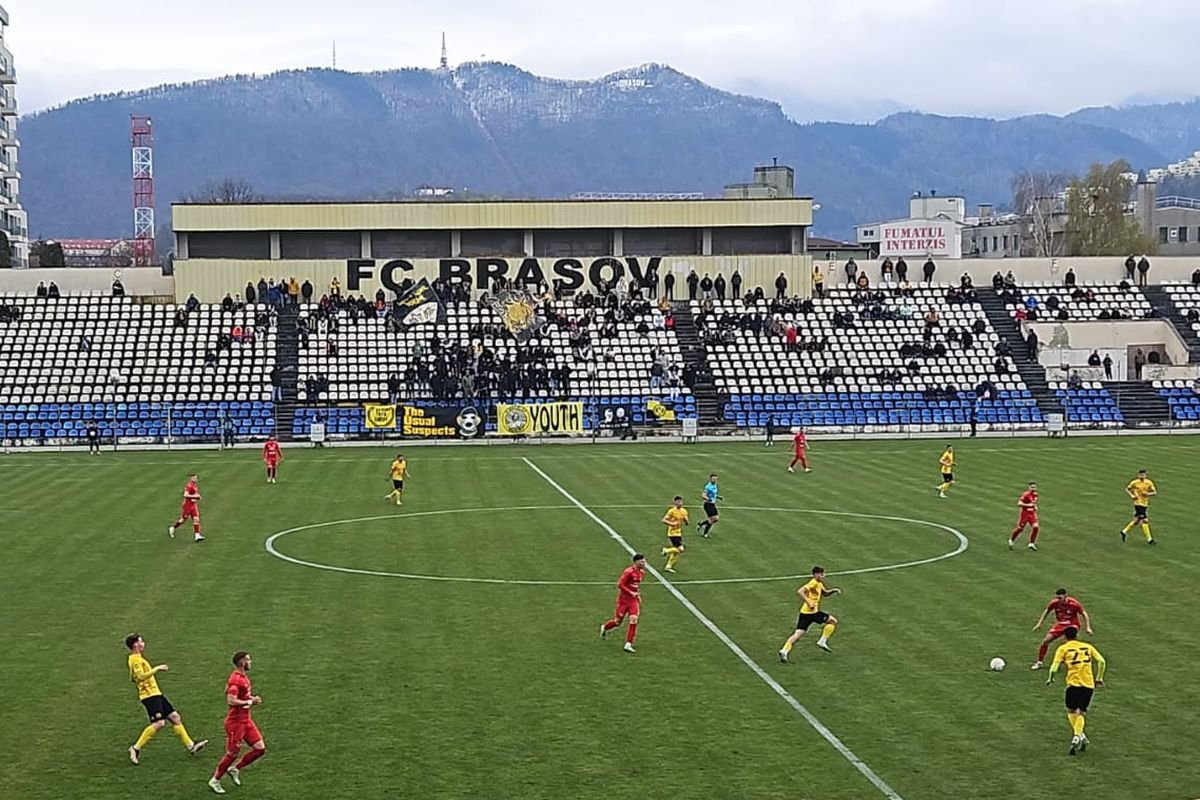 A brassói kemény mag magyargyűlölő rigmusokat skandált •  Fotó: Székelyudvarhelyi FC/László Zsolt