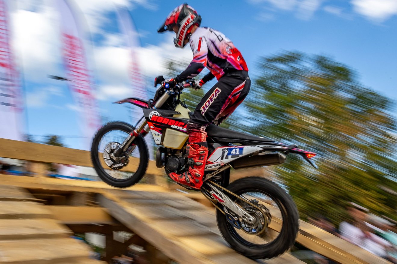 Számára a legérdekesebb technika a motorfotózásban a panning •  Fotó: Horváth Tamás magánarchívuma