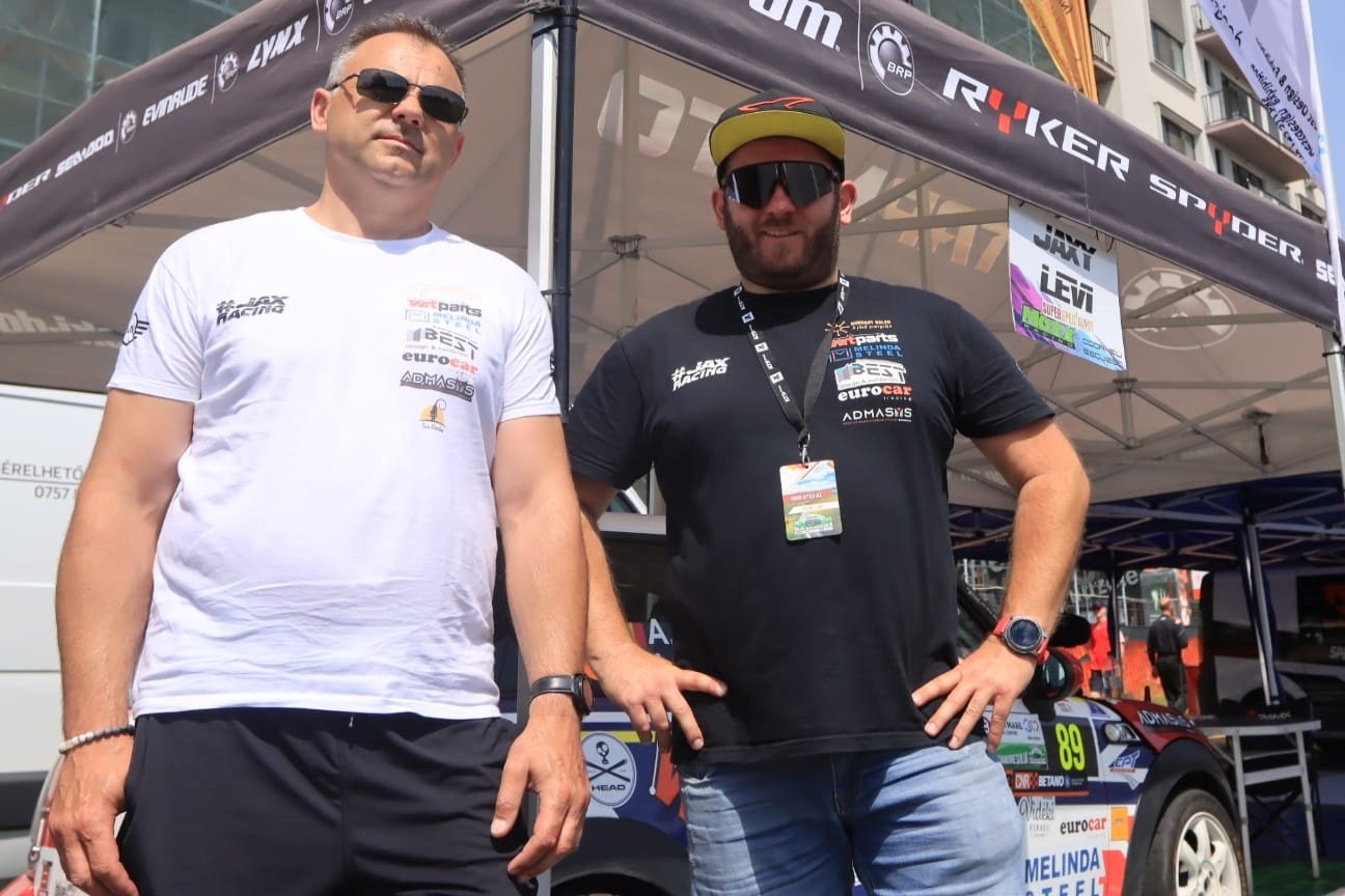 Jakab Attila és navigátora, Mag Levente •  Fotó: Facebook/JaxRacing MiniTeam