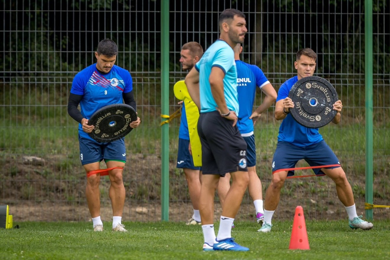 Csak a hét elején csatlakozott a Corvinul keretéhez, kissé hátrényban van a csapattársaihoz képest •  Fotó: Facebook/FC Corvinul 1921 Hunedoara