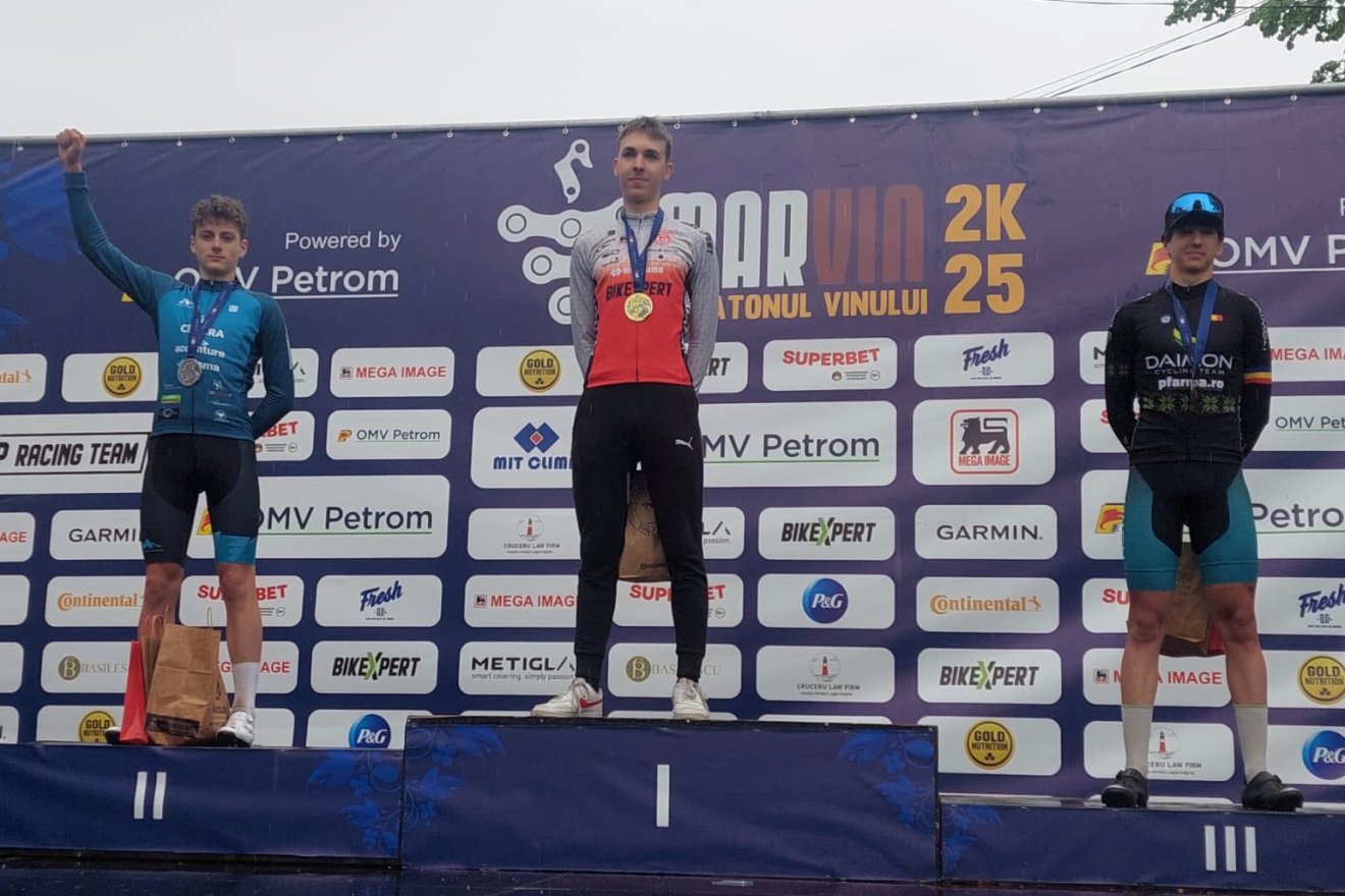 Bartha Milán a dobogó második fokán •  Fotó: Facebook/ACS Peak Performance
