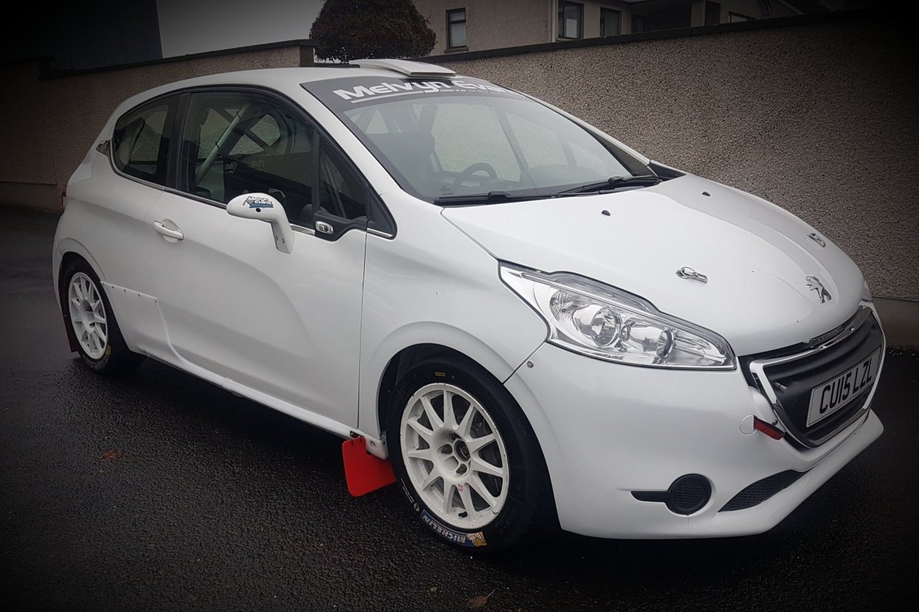 Ezzel a Peugeot 208 R2-vel versenyeznek •  Fotó: Jakab Attila