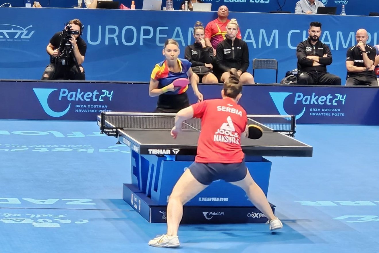Szőcs Bernadette egyenlített, a szerbek ellen két győzelmével életben tartotta az esélyeket •  Fotó: Facebook/Federatia Romana de Tenis de Masa