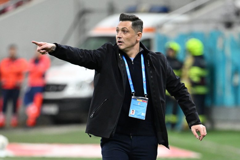 Másfél hónap után lelépett az FCSB edzője