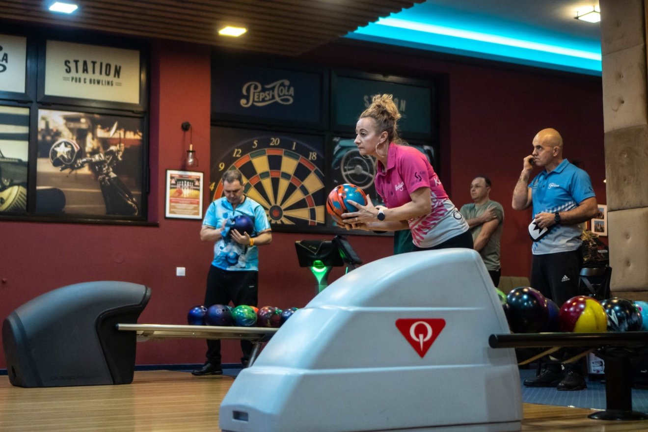 Karamán Ibolya maga mögé utasította a női mezőnyt &bullet;  Fotó: Facebook/Station Pub Bowling