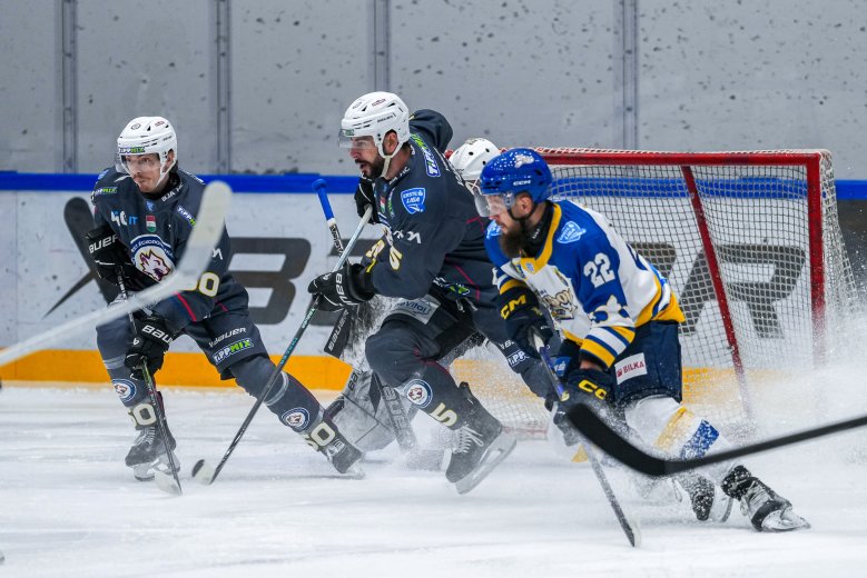 Felváltva vezettek, hosszabbításban dőlt el a BJAHC és a Corona harmadik ütközete