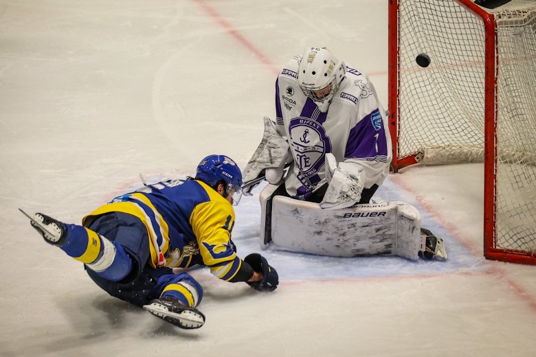 Átgázolt az Újpesten: megállíthatatlanul robog az élen a Brassói Corona