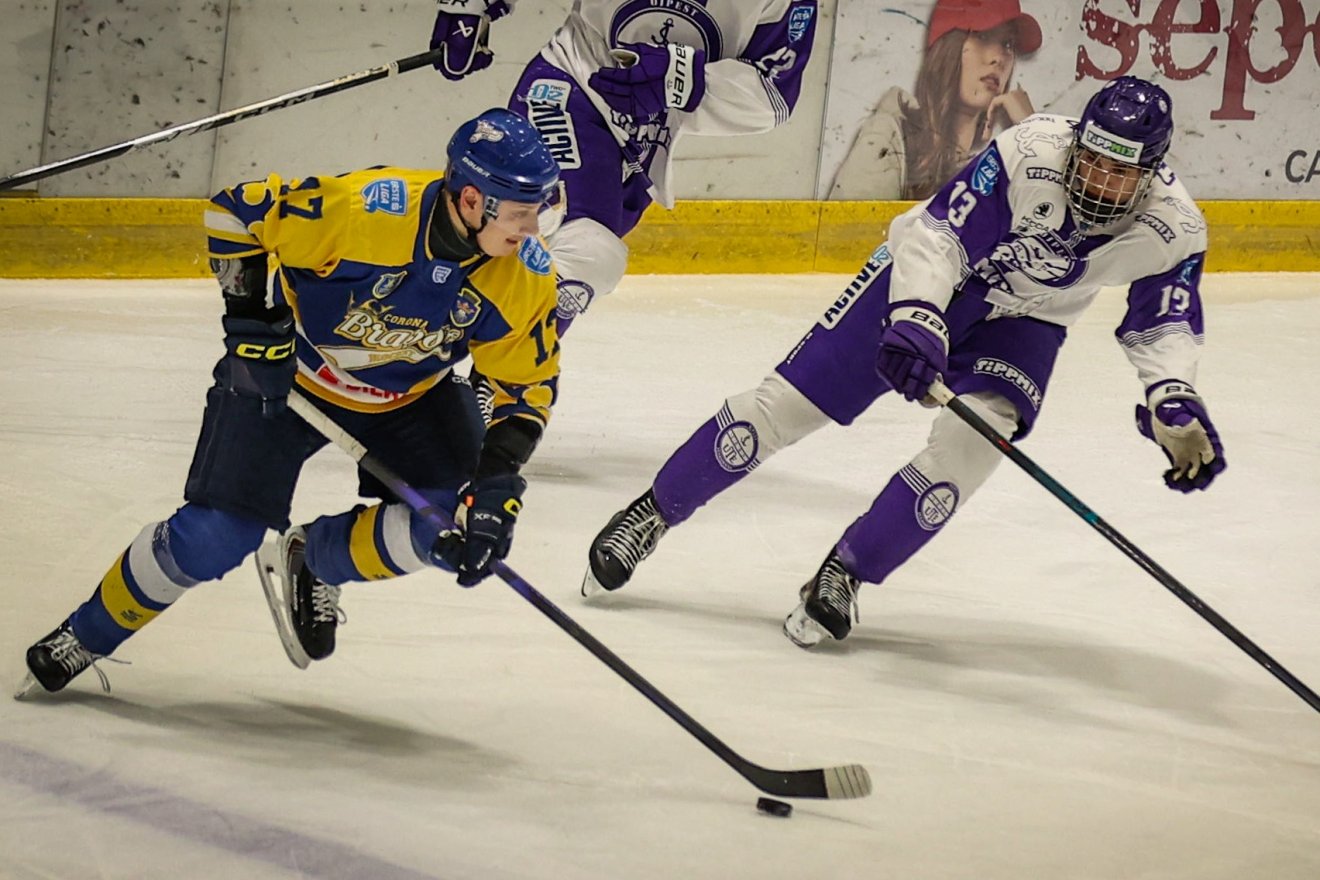 Strenk Hunor, a Brassói Corona társvezetőedzője örül a hétvégén begyűjtött hat pontnak &bullet;  Fotó: Cătălina Zorojanu