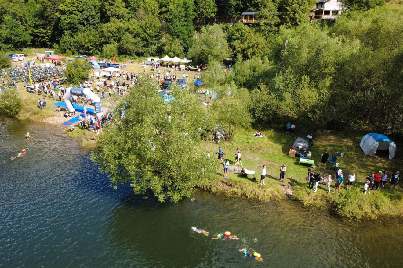 Rendkívül hideg volt a víztározó vize &bullet;  Fotó: Facebook/Udvarhely Triatlon Club