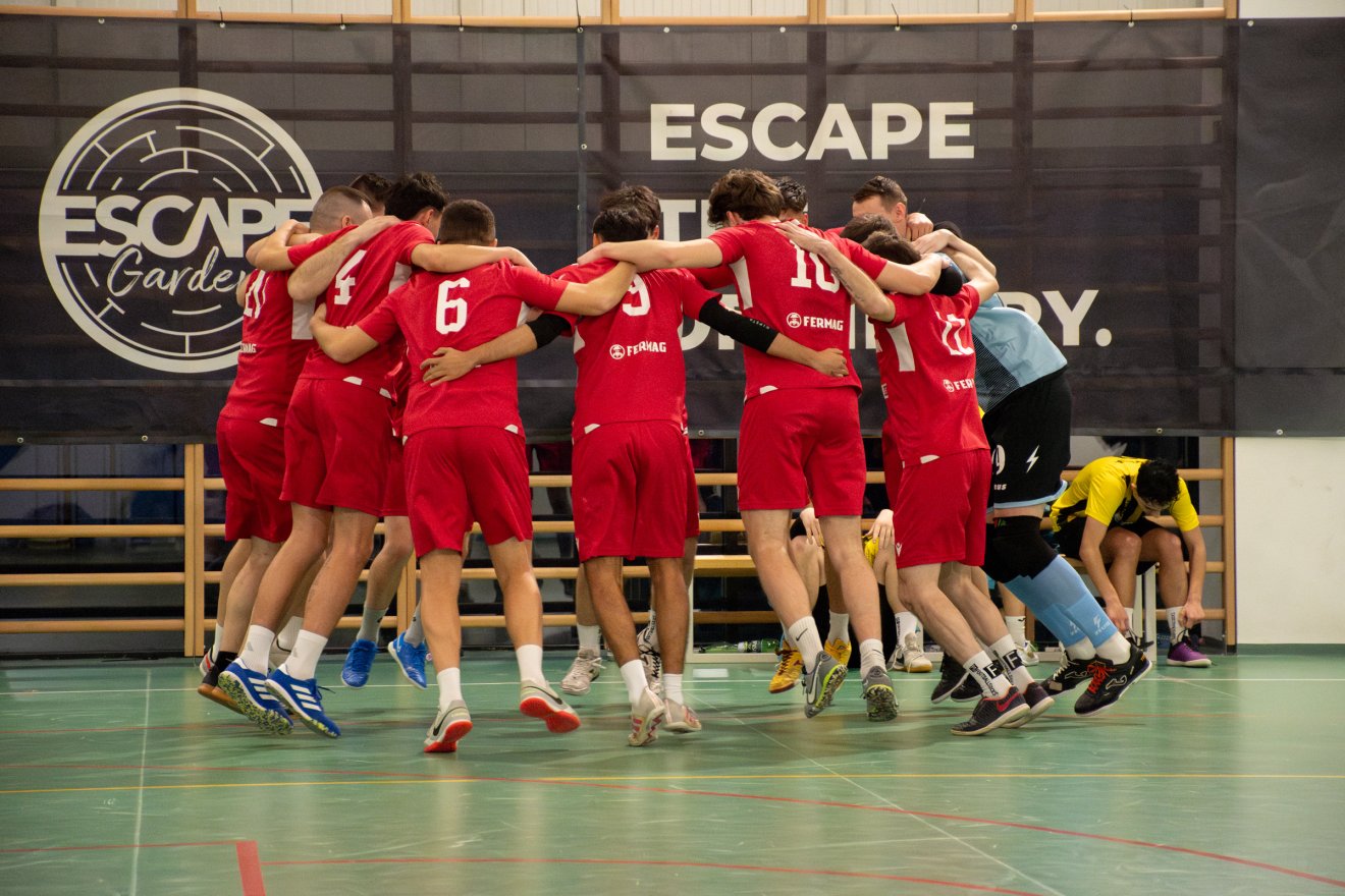 A győztes csapat örömtánca • Fotó: László Ildikó