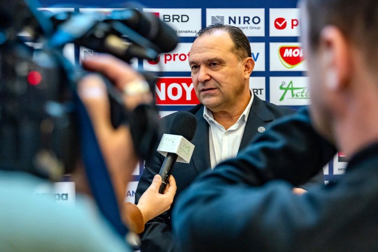 Többen leváltanák a jelenlegi kézielnököt