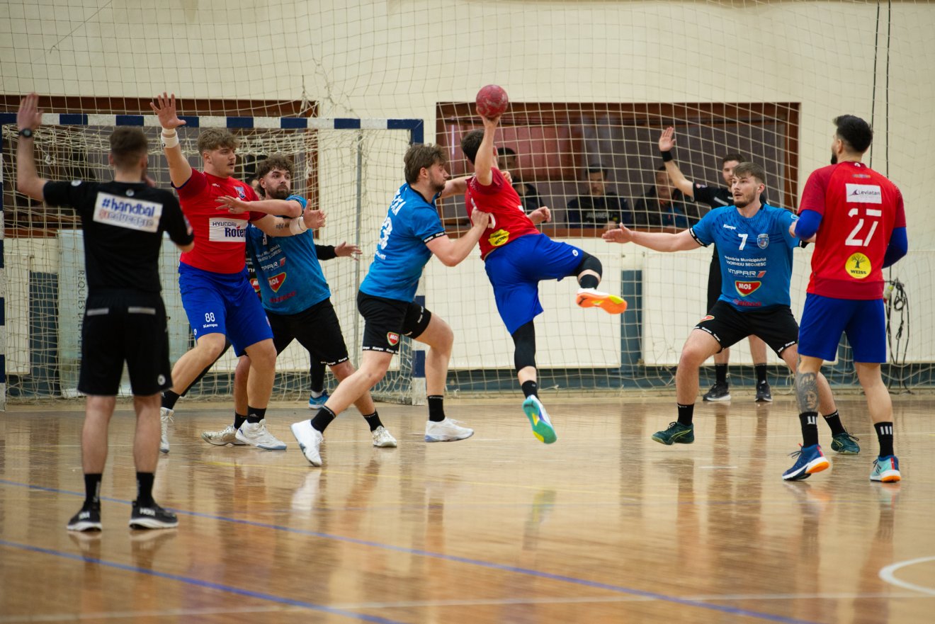 &bullet;  Fotó: Olti Angyalka