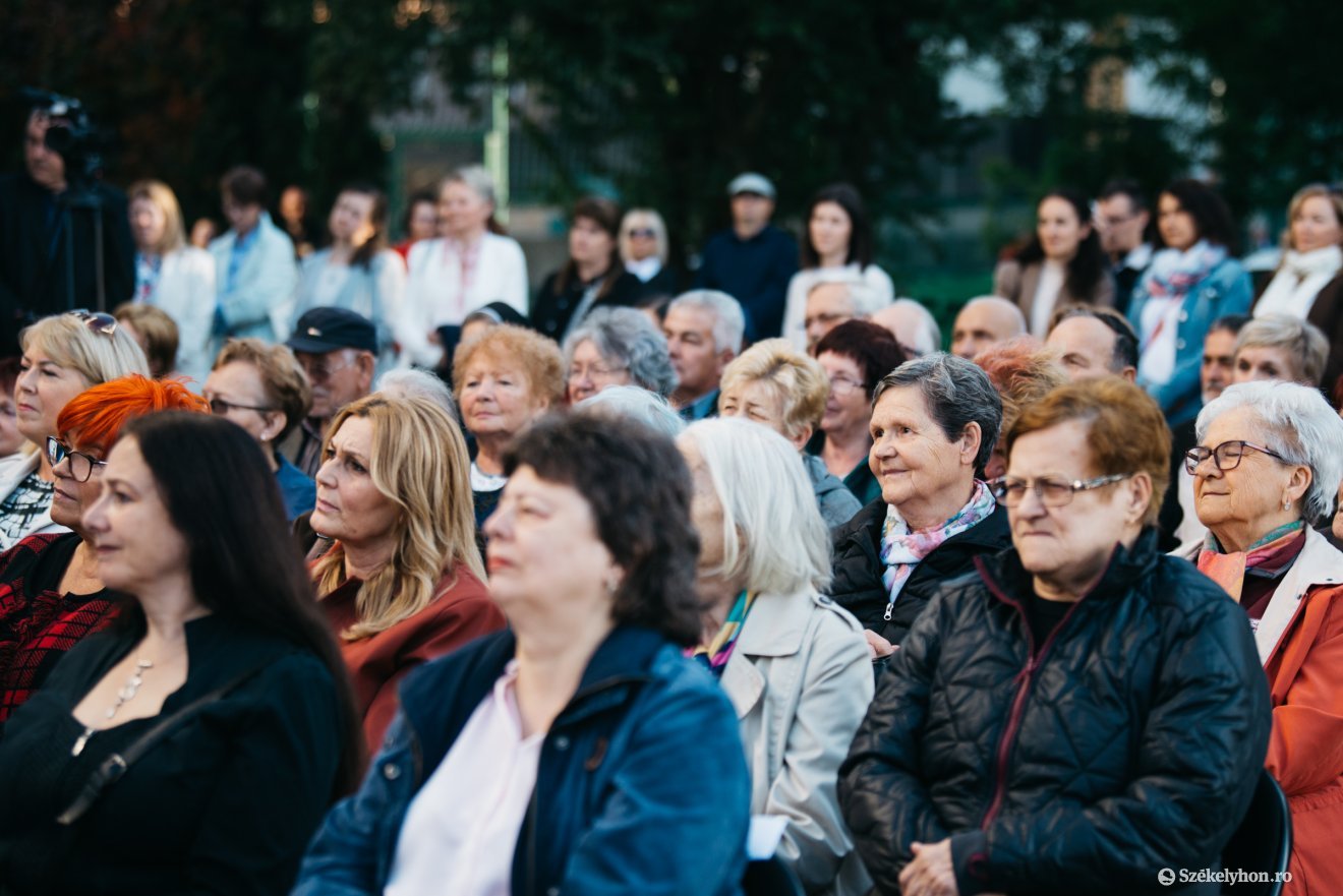 &bullet;  Fotó: Olti Angyalka