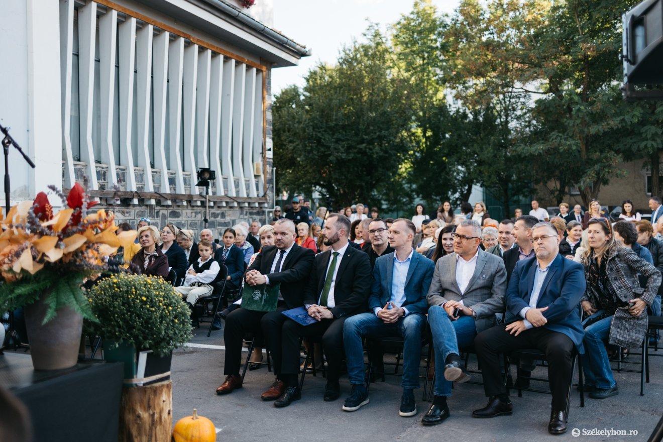 &bullet;  Fotó: Olti Angyalka