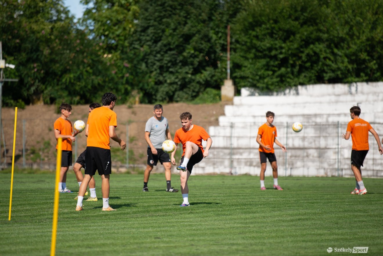 &bullet;  Fotó: Olti Angyalka