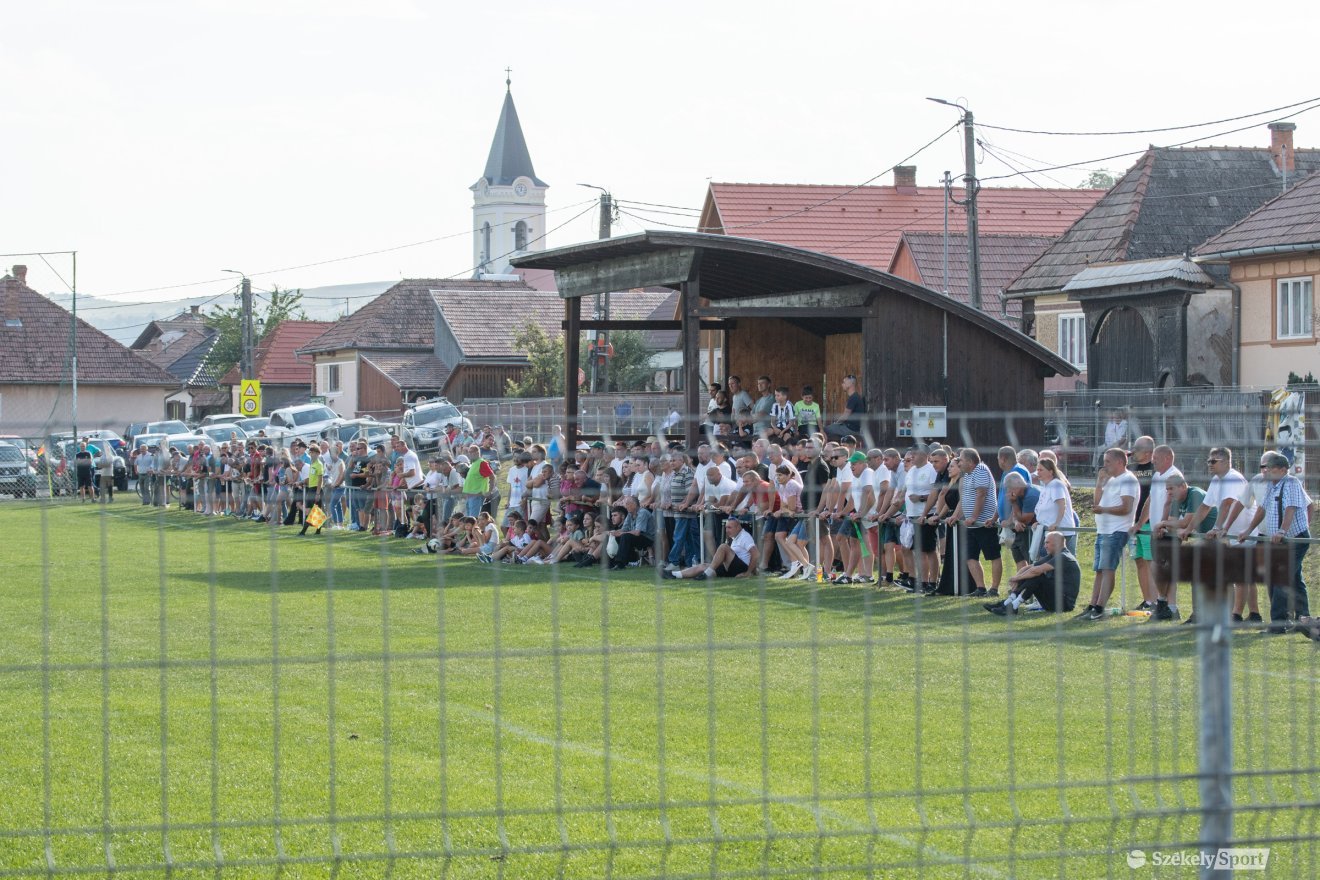 &bullet;  Fotó: László Ildikó