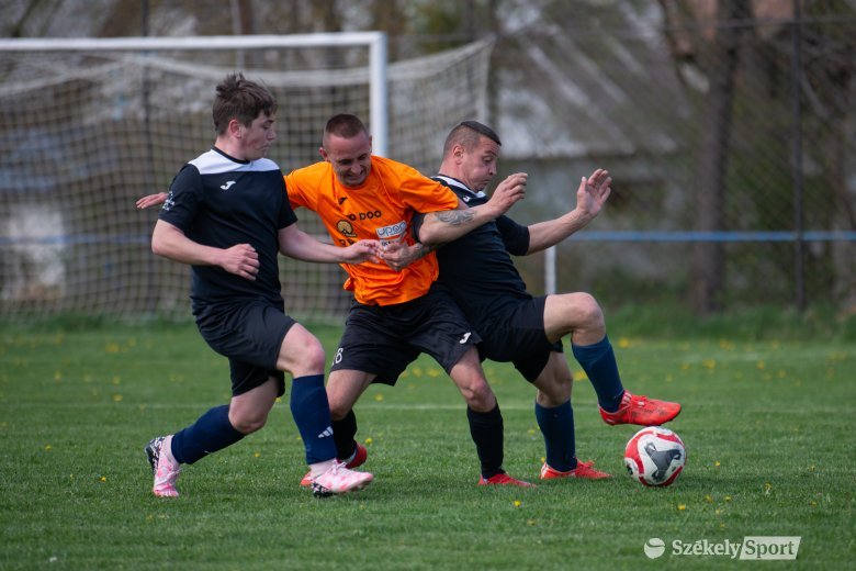 Botlott a címvédő, ezt nem használta ki a listavezető az Udvarhely körzeti rangadója előtt