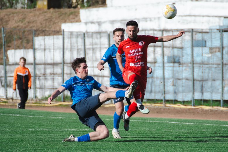 Kétszer is felállt, pontot mentett az SZFC