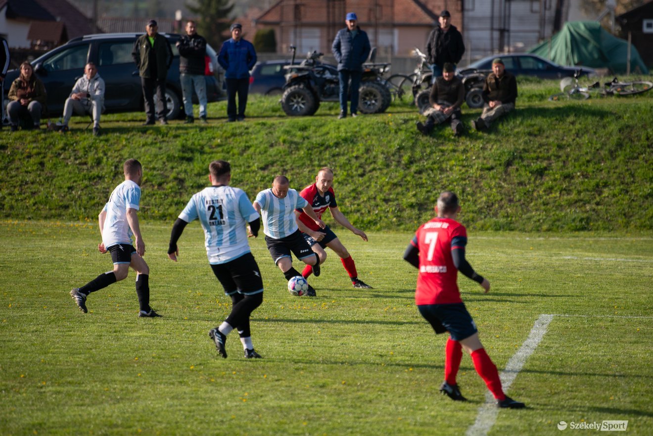 &bullet;  Fotó: Olti Angyalka