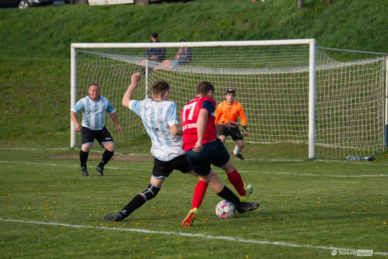 &bullet;  Fotó: Olti Angyalka