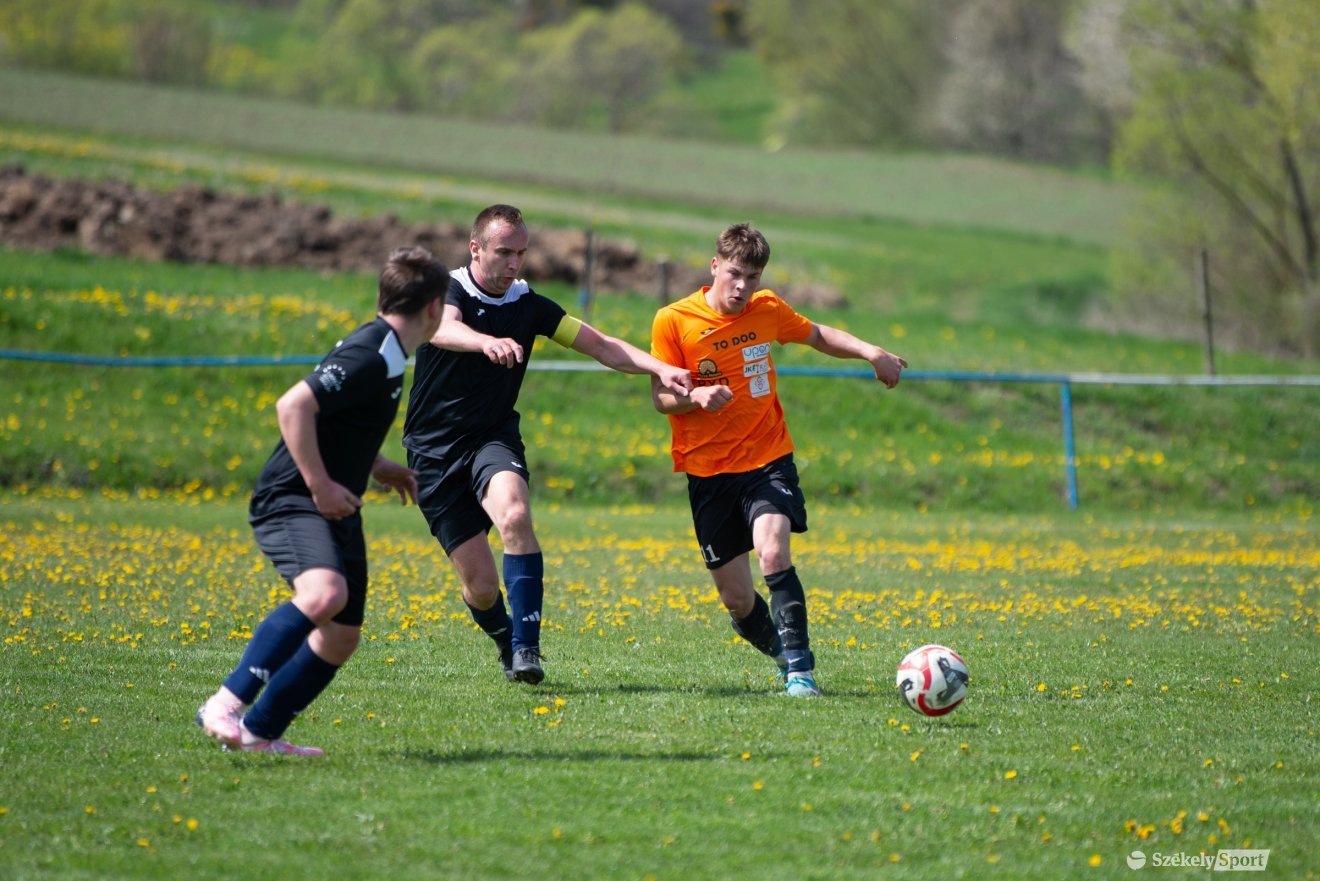 &bullet;  Fotó: Olti Angyalka