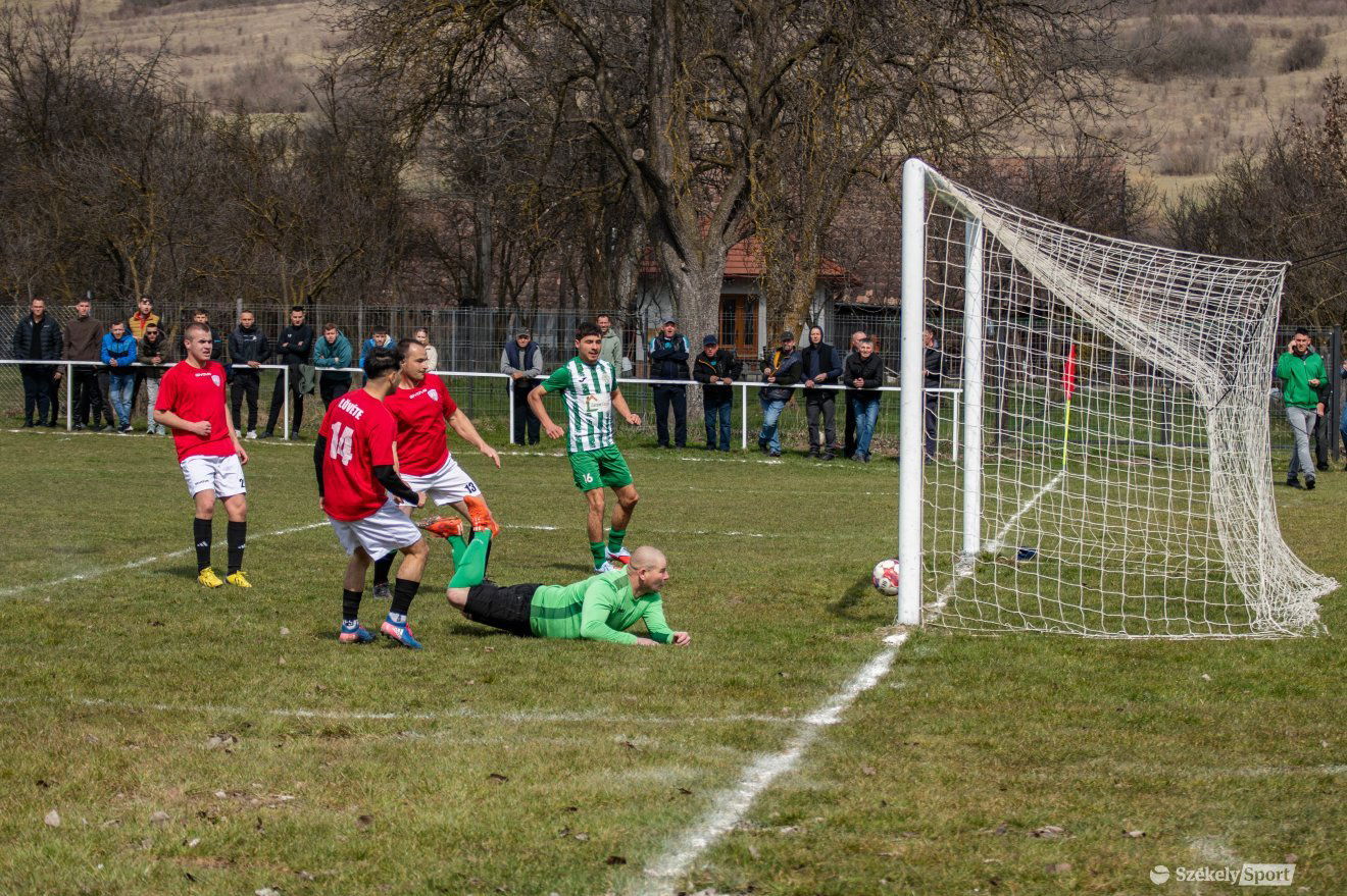 &bullet;  Fotó: László Ildikó