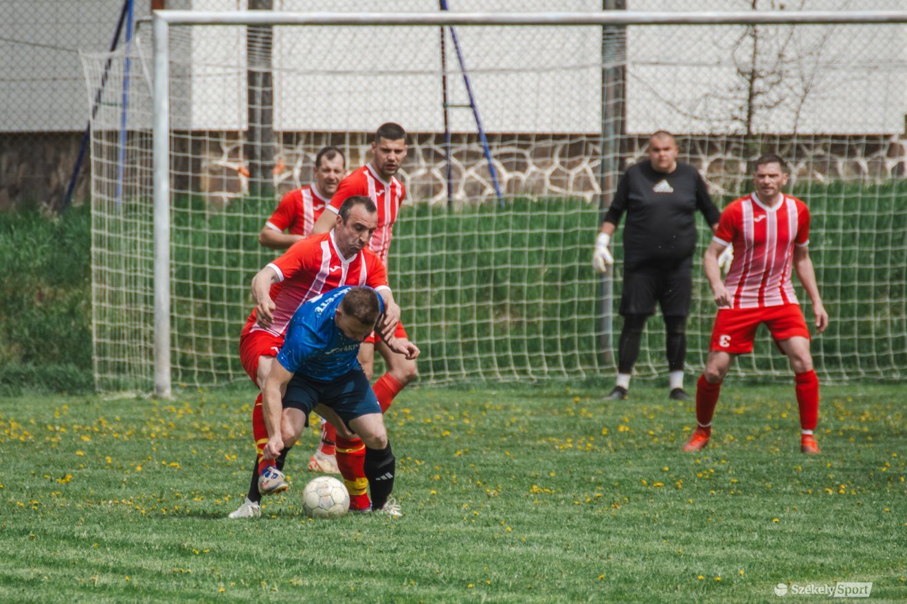 &bullet;  Fotó: László Ildikó