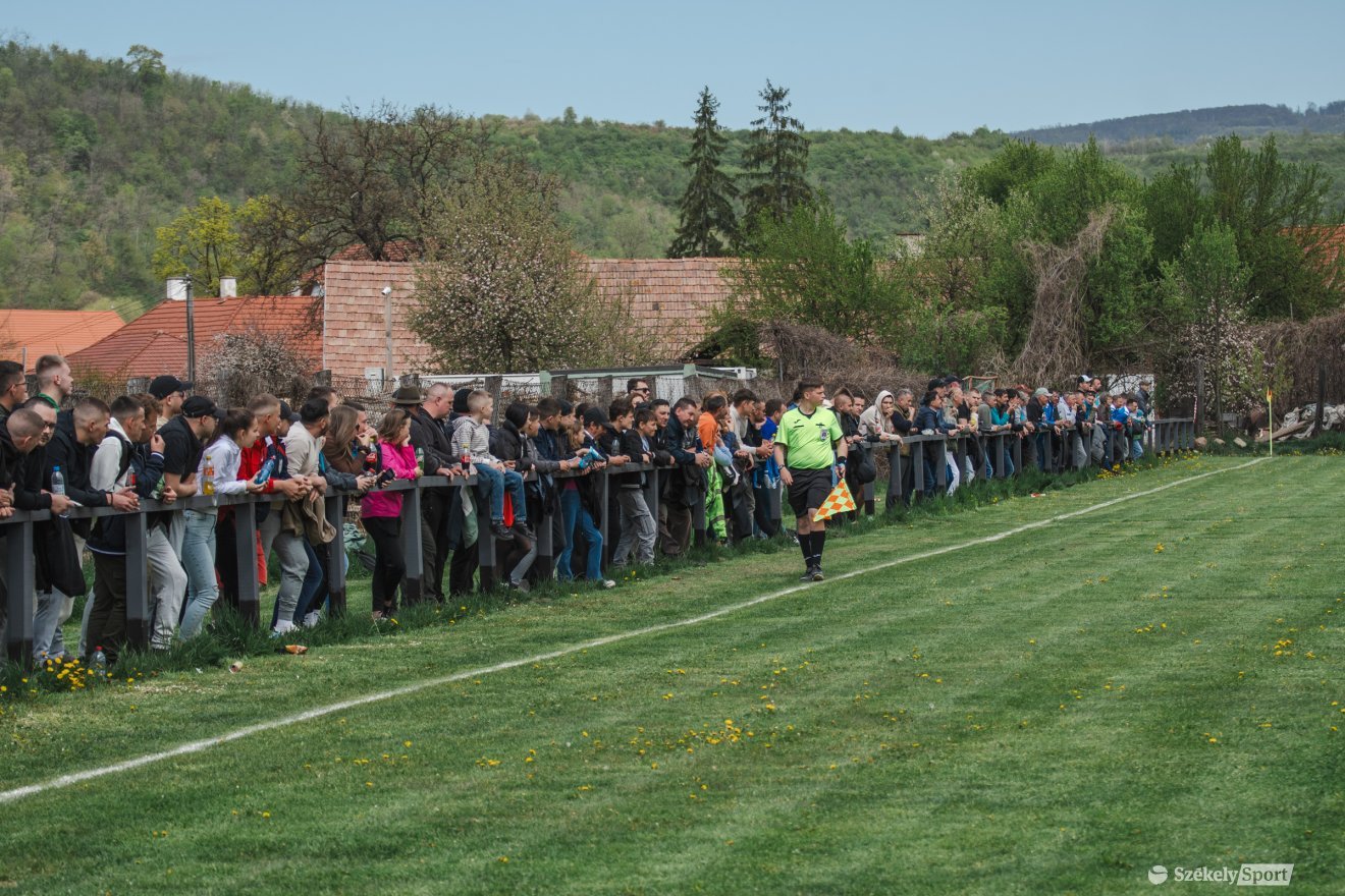 &bullet;  Fotó: László Ildikó
