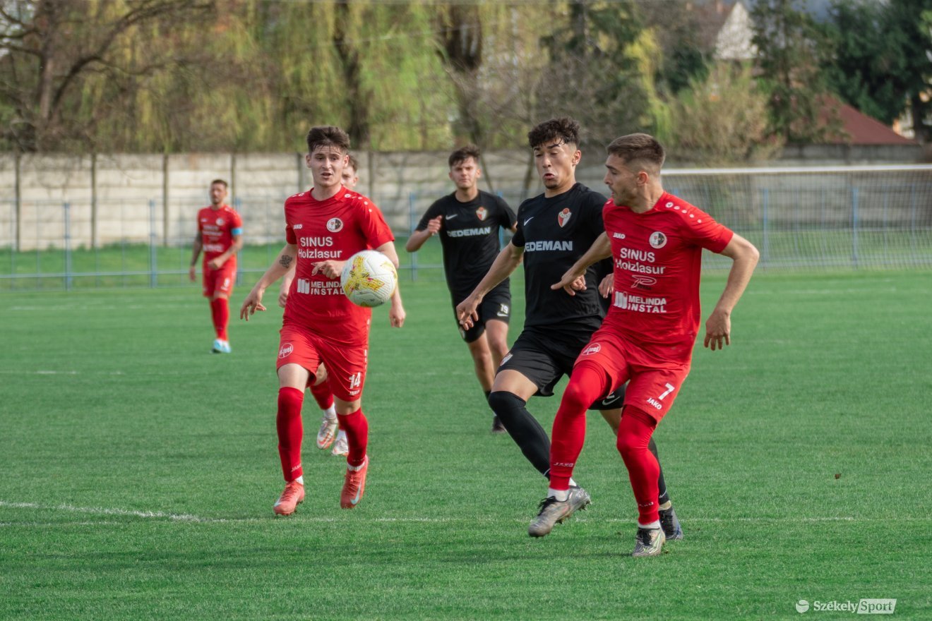 &bullet;  Fotó: László Ildikó