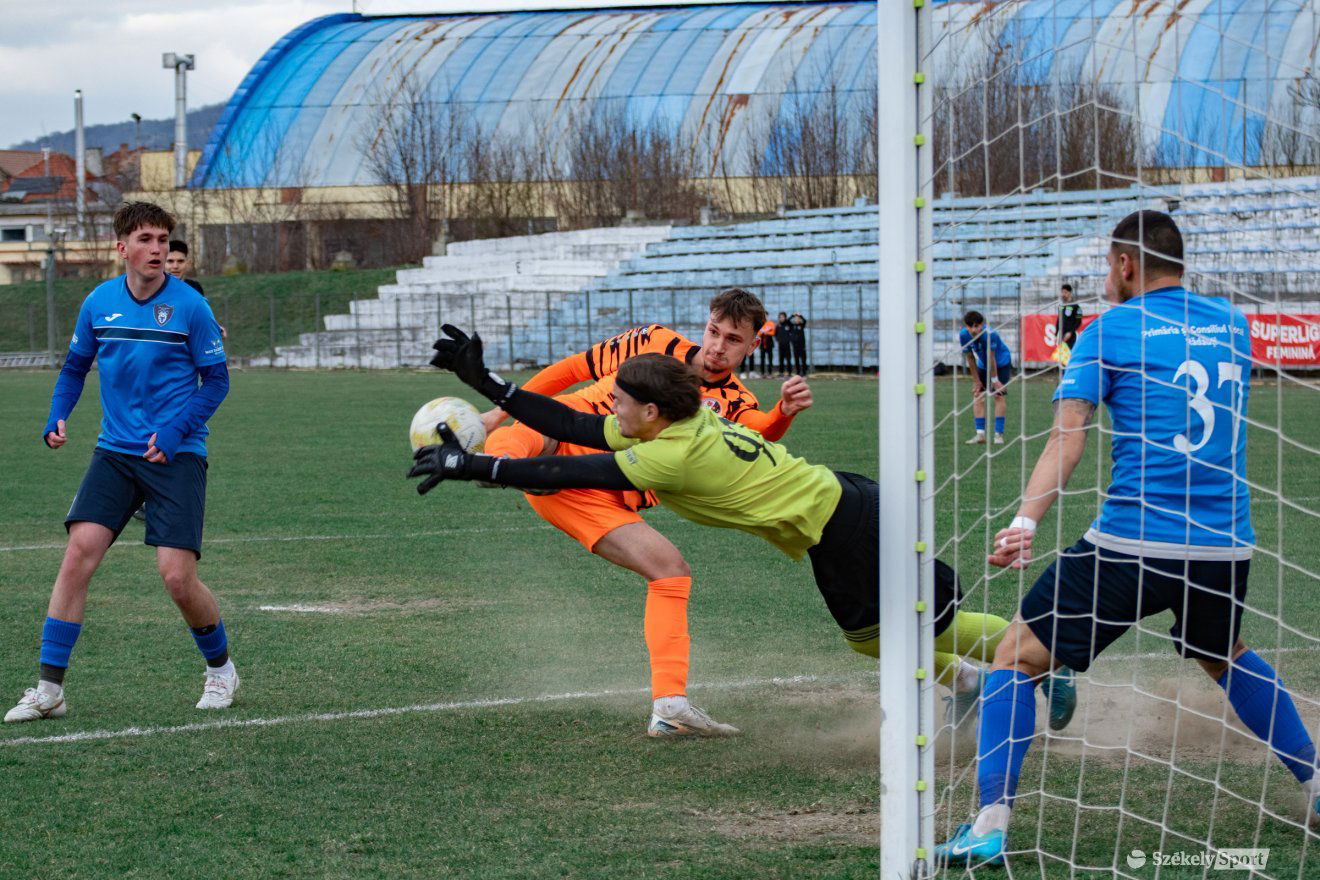 &bullet;  Fotó: László Ildikó