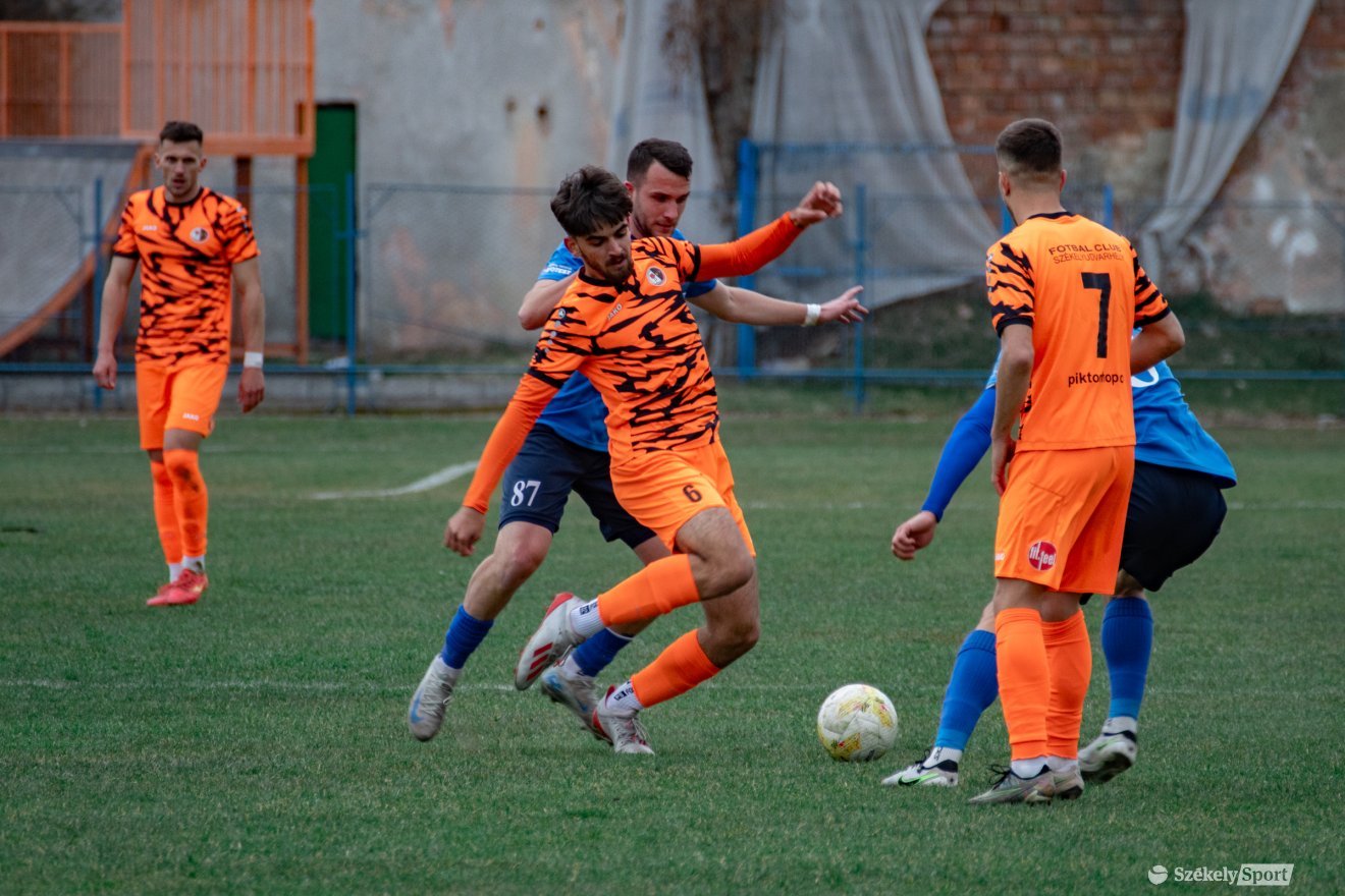 &bullet;  Fotó: László Ildikó