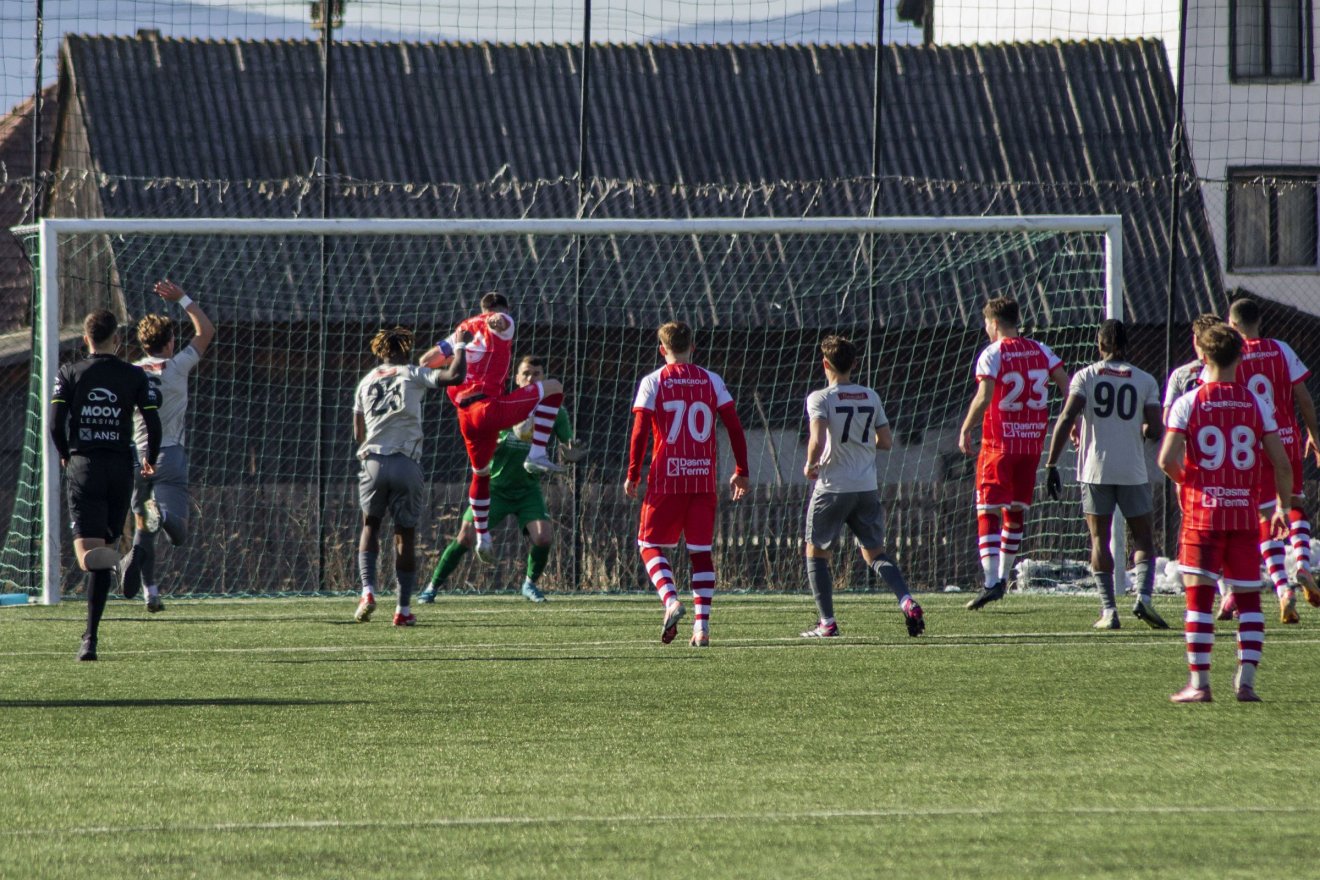 &bullet;  Fotó: Portik Csaba