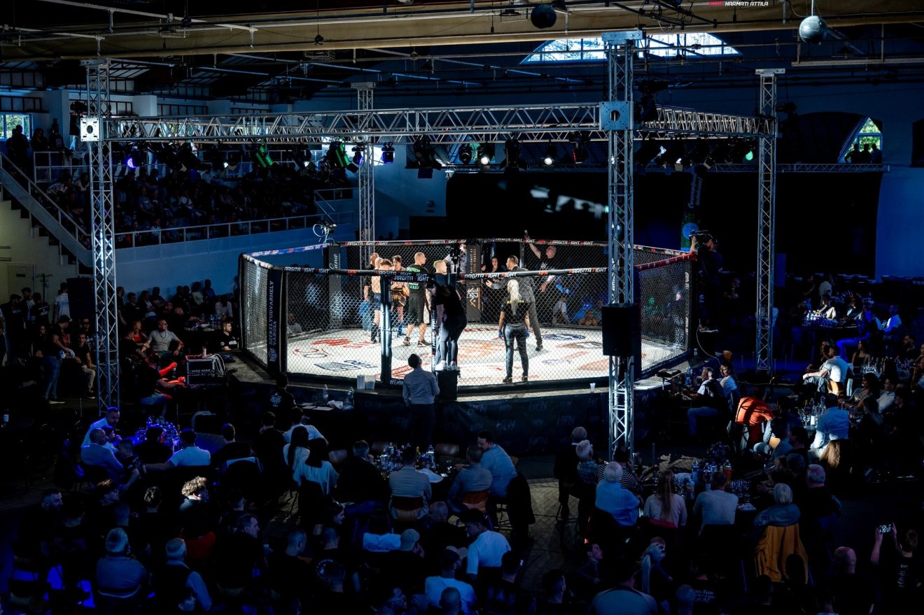 Telt ház volt a keceli gálán &bullet;  Fotó: Facebook/Hargita Fight Night