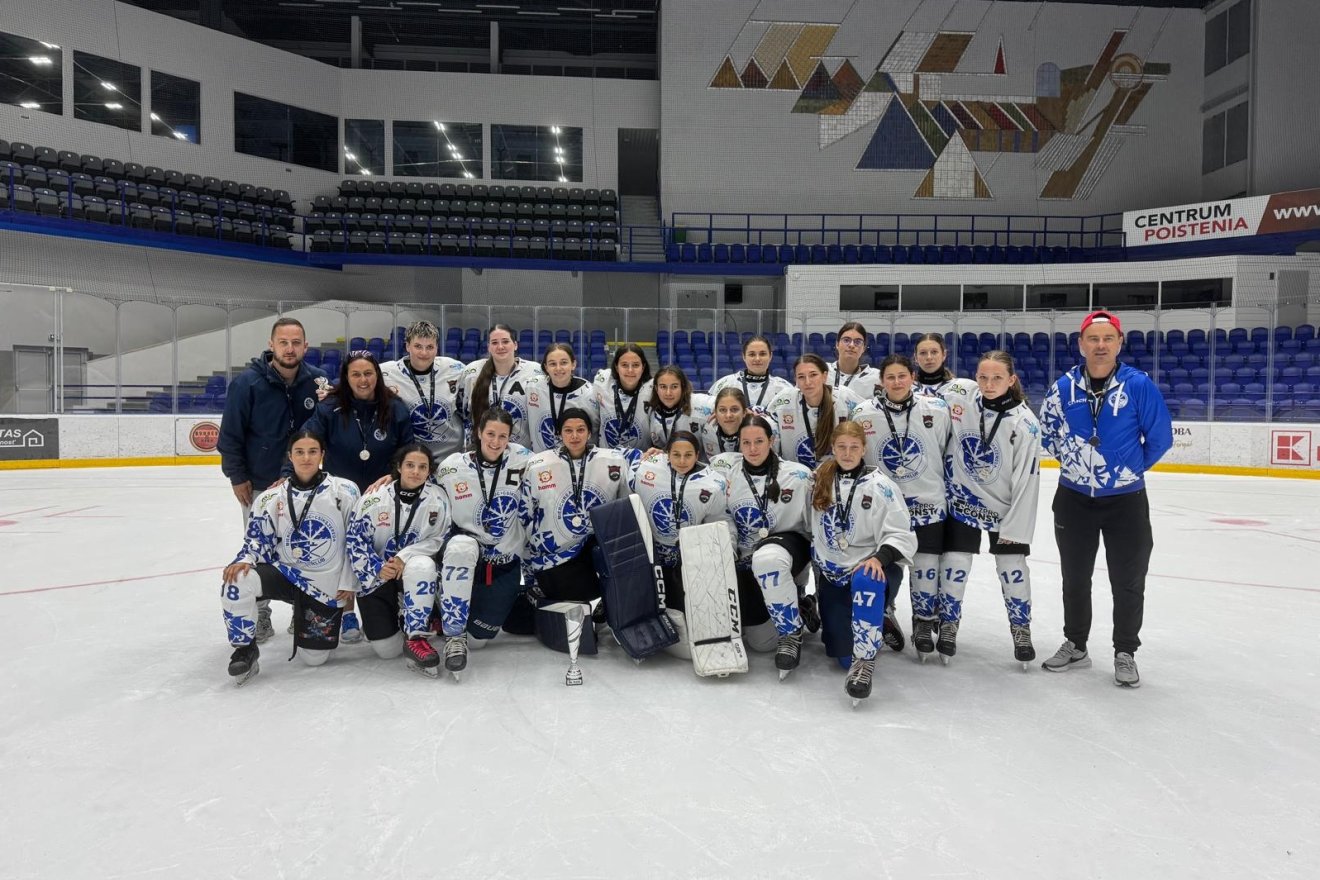 Második helyen végzett a Csíkszeredai Sportklub női jégkorongcsapata a Petroltrans Cup-on &bullet;  Fotó: Csíkszeredai Sportklub