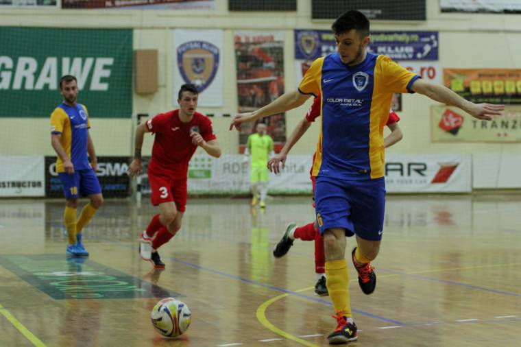 Kokárdát tűz a romániai magyarság