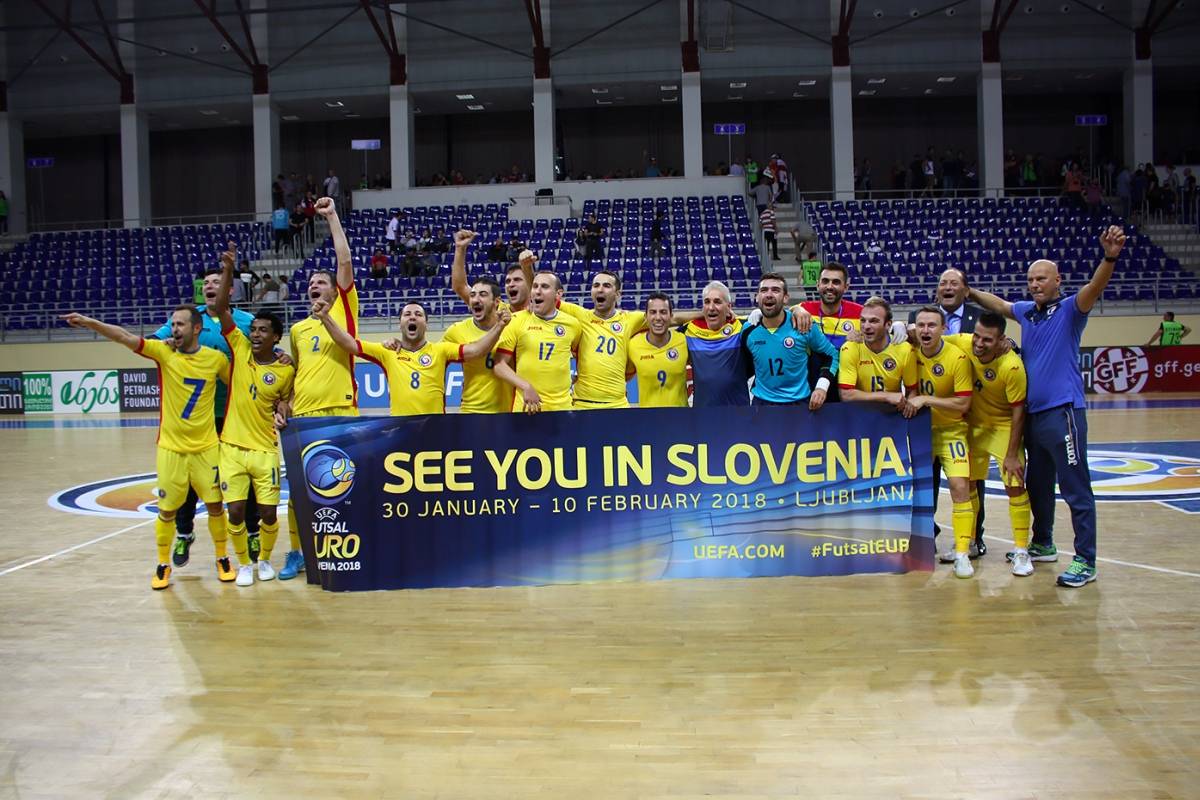 Román öröm. Vendégként harcolták ki az Eb-részvételt &bullet;  Fotó: Frf.ro